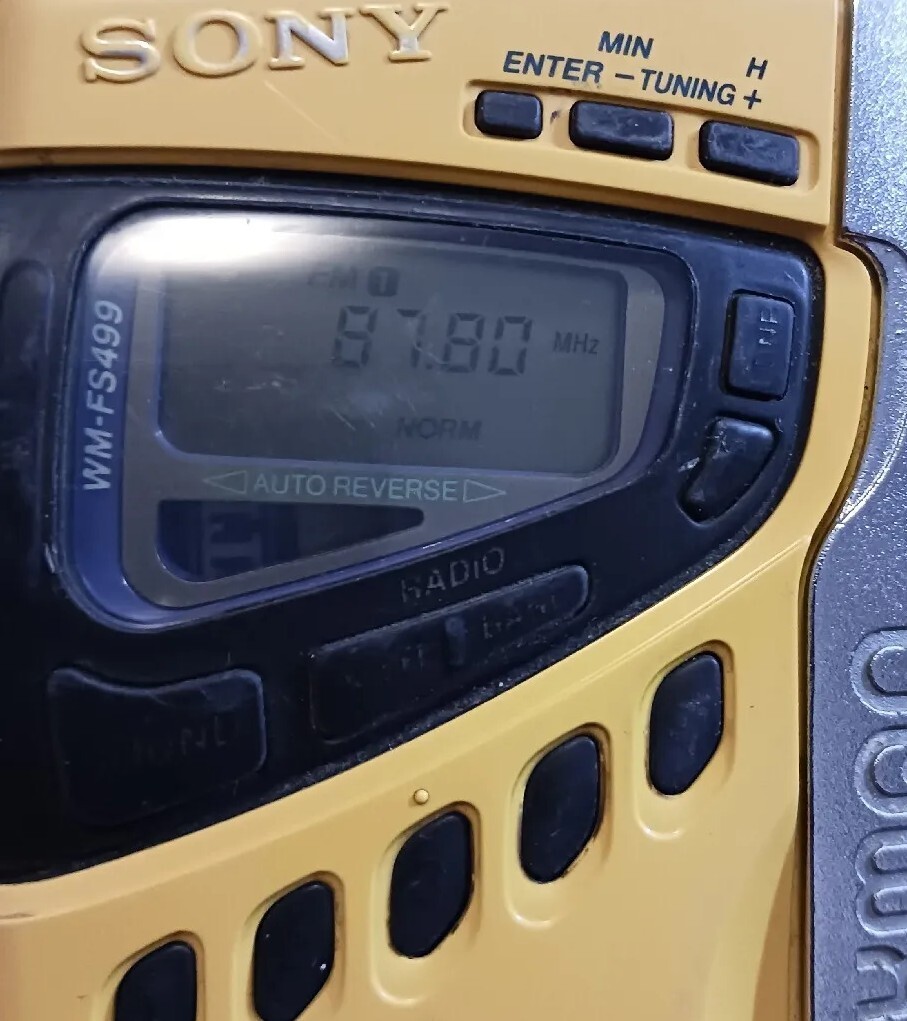 Vintage 90s Nice Sony WM-FS499 Sport Walkman Tape AM/FM Vintage 90s Nice Sony WM-FS499 Sport Walkman Tape AM/FM