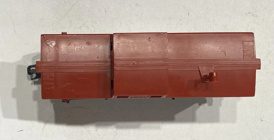 Marx No. 18326 NYC Tuscan Brown Plastic Caboose - 8 whl /  Plastic Knuckle Cplrs - Image 3 of 4