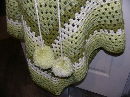 Vintage Vtg Hippy Groovy Homemade Hand Knitted Poncho Shawl w Pom Poms Retro - Picture 3 of 4
