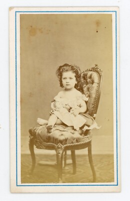 CDV PHOTO Yvon Vendôme 1871, Thérèse poses with a doll Toy doll