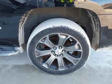 Used Wheel fits: 2015 Gmc Yukon 22x9 7 spoke silver with black inserts opt RX1 G