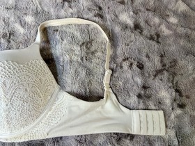 Victoria's Secret Body By Victoria White Lace Lined Demi Underwired Bra 36DD