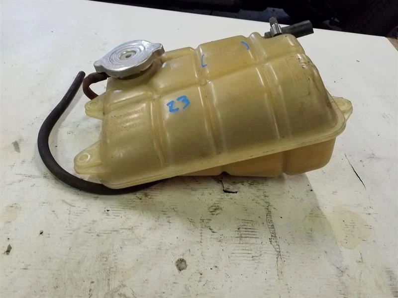 Depósito de refrigerante para Mercedes-Benz 300SD 1985 Foto 4 de 4