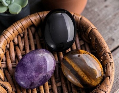Schutzkristall Set: Amethyst, Obsidian, Tigerauge Palmensteine | Erdung