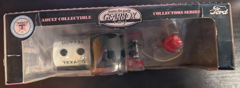 Gearbox Texaco 1912 Ford Model T Oil Tanker Metal Coin Bank and Wayne Gas Pump - Image 2 of 4