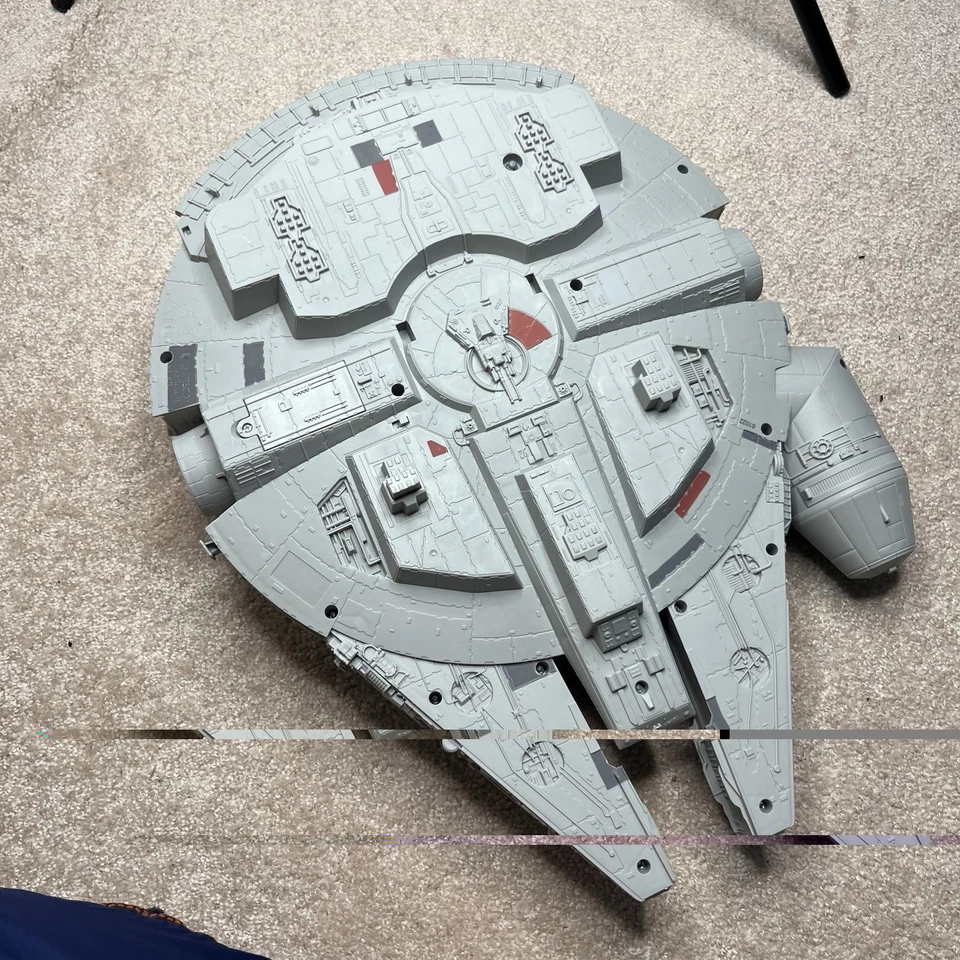 Hasbro Star Wars Millennium Falcon nave espacial 21” réplica brinquedo - Figuras faltando - Imagem 3 de 4