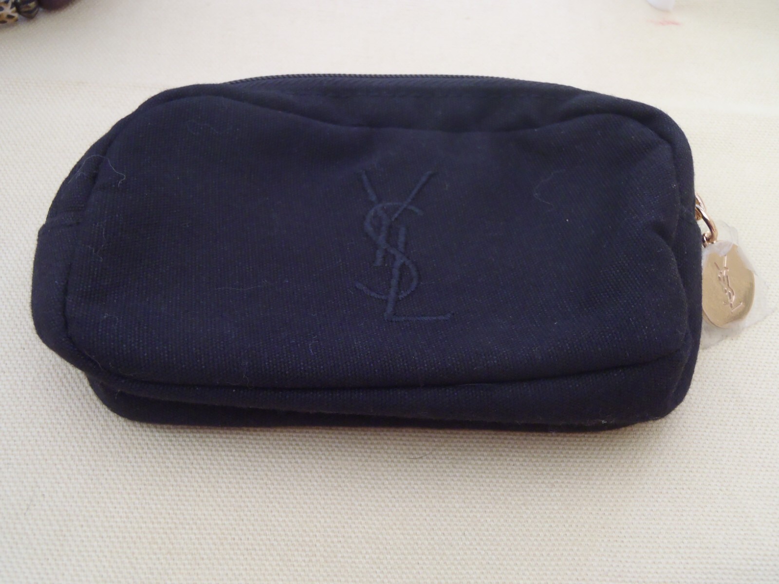 YSL Beauty Yves Saint Laurent borsa trucco cosmetico tela nera