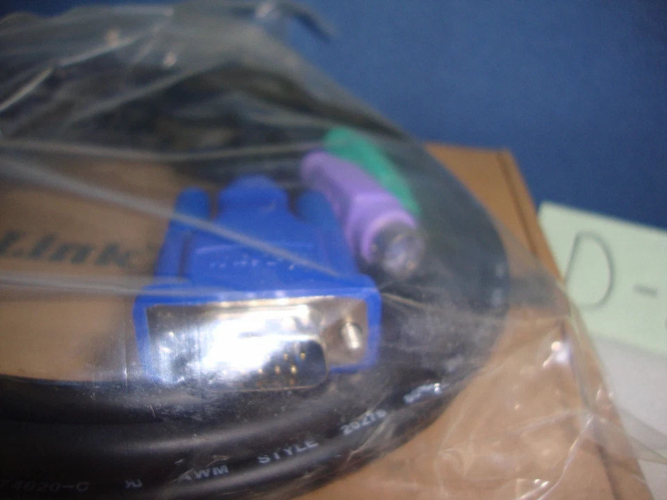 D-Link DKVM-CB5 - keyboard / video / mouse /KVM/ cable - 15 ft - Image 3 of 4