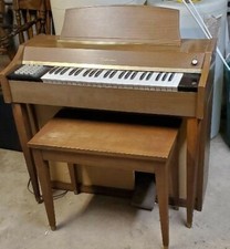 Organ Silvertone 26 keys Working with Ampifier Pedal, Cords and Built in speaker