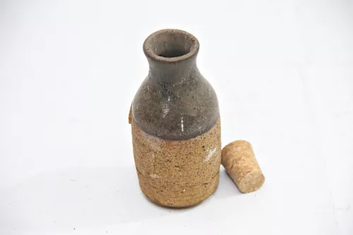 Vecchia bottiglia vintage originale in ceramica con condizionatore in sughero... - Foto 17 di 24