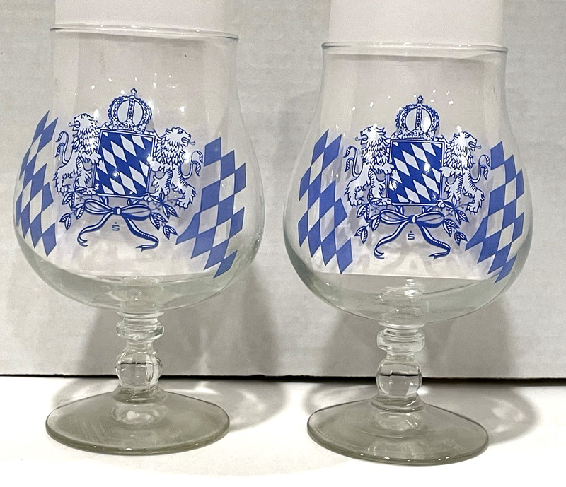 VTG 2 Oktoberfest German Lion Crest Blue & White Checkered Flag Beer Goblet RARE
