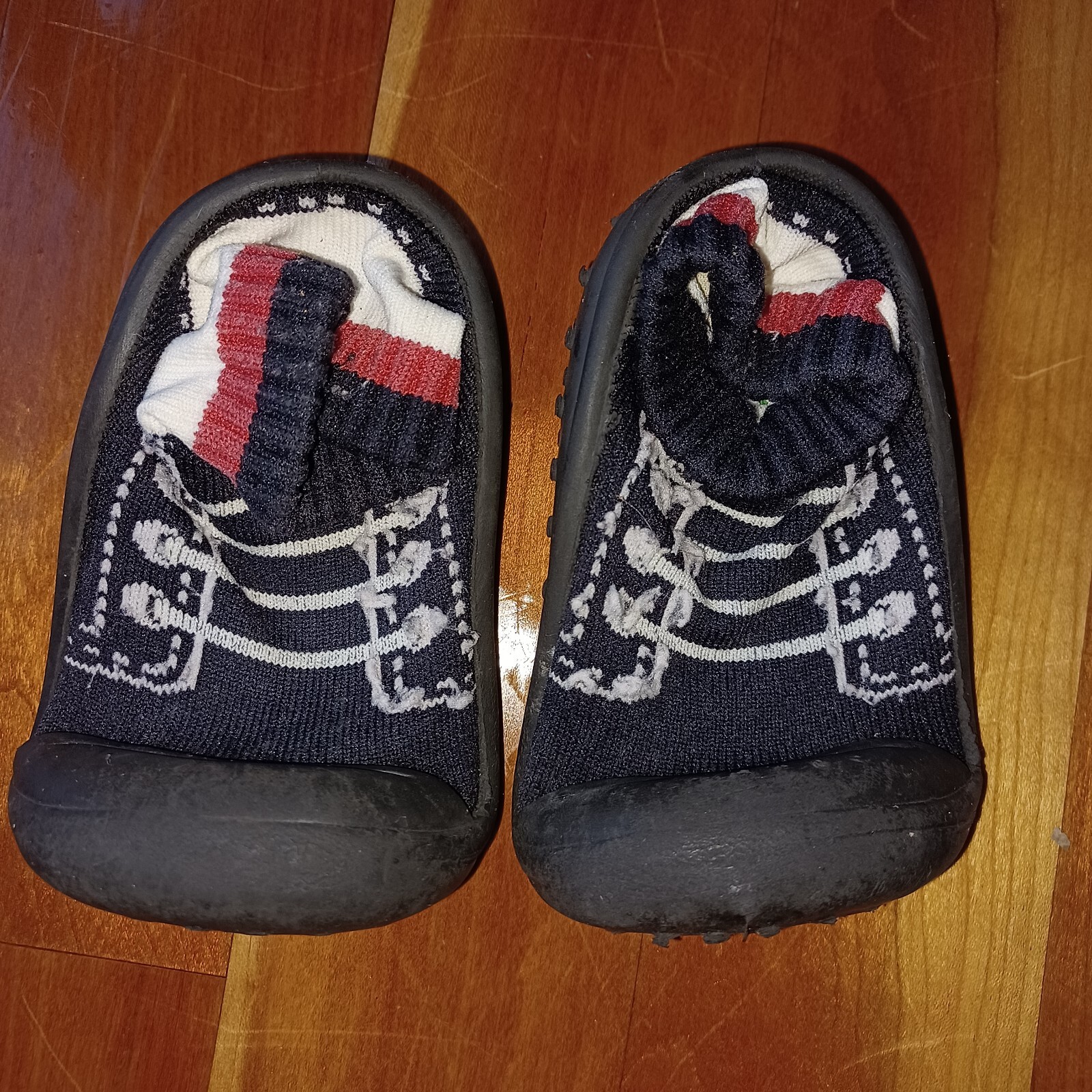 SAOLA Suola in gomma Skidder Baby Baby Neonato Calzino Impugnatura Taglia 4 12 mesi Nero Rosso Ragazzo