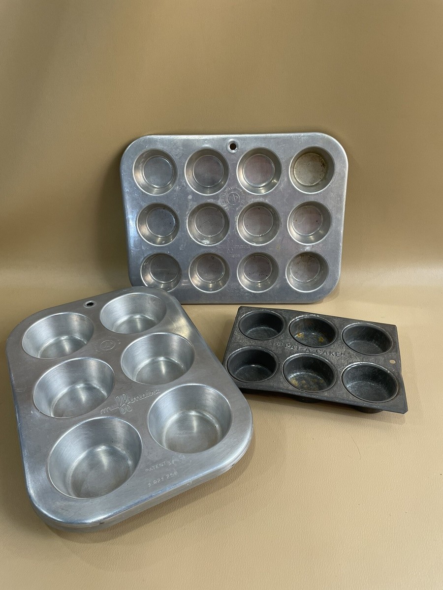 Vintage Lot Of Muffinaire “Pat A Cake” Aluminum Tin Muffin