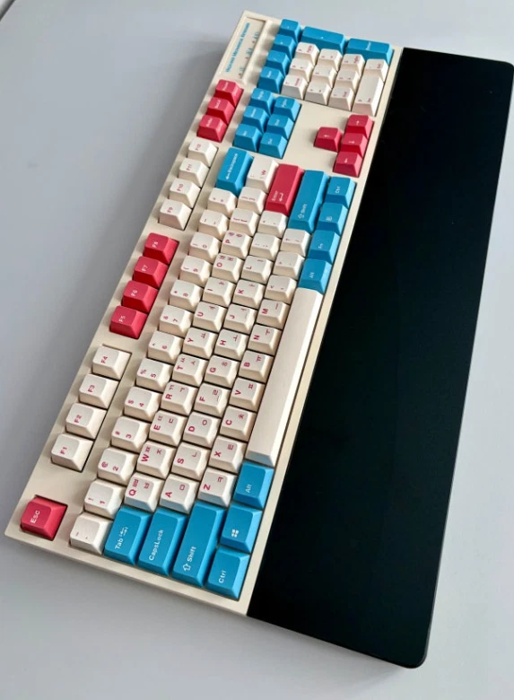 Leopold FC750RBT Coral Blue Mechanical Keyboard (USB-C & Bluetooth) - Image 2 of 4