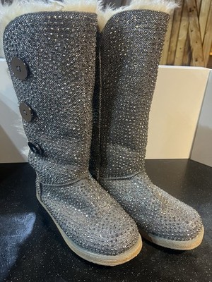 Sequin Mascotte Women Metallic Silver Boots W/ Cream Fur & Button Accents Size 7