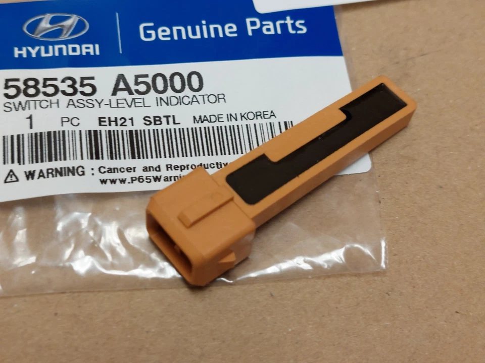 Interruptor sensor indicador nivel líquido frenos Hyundai Kona 17-23 58535A5000 genuino Foto 2 de 4