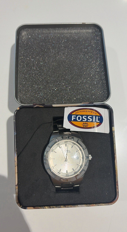 Fossil Men’s Analog Quartz Watch Silver Dial 43mm Date 50m SS Bracelet Box