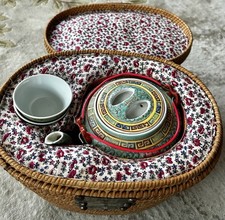 CHINESE Porcelain Teaset Teapot w 2 Teacups Travel Rattan Basket - Good/VG