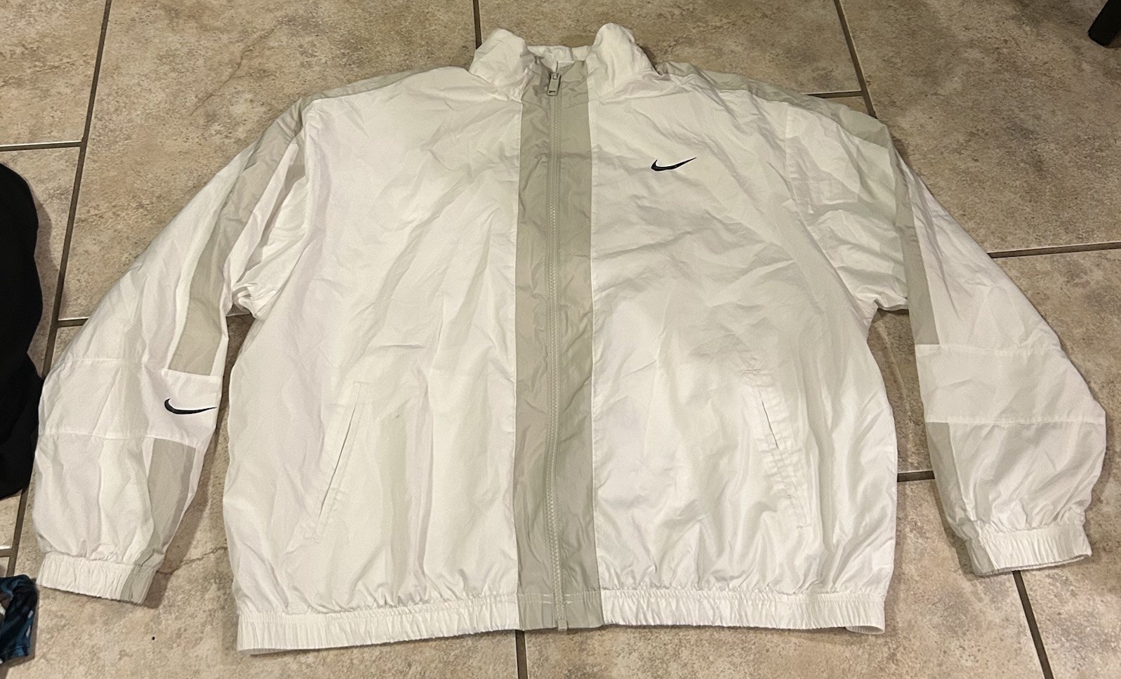White Nike Windbreaker Track Jacket Men’s Size XL Nike Logo Swoosh EUC Full Zip