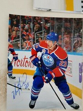 Matt Hendricks Signed 8x10 Photo Edmonton Oilers Autographed w/Photo Proof COA