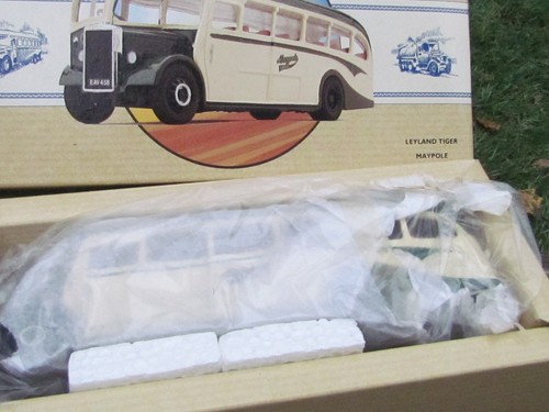 CORGI - LEYLAND TIGER - MAYPOLE  - 1/50 SCALE MODEL BUS - 97210 - Picture 3 of 6