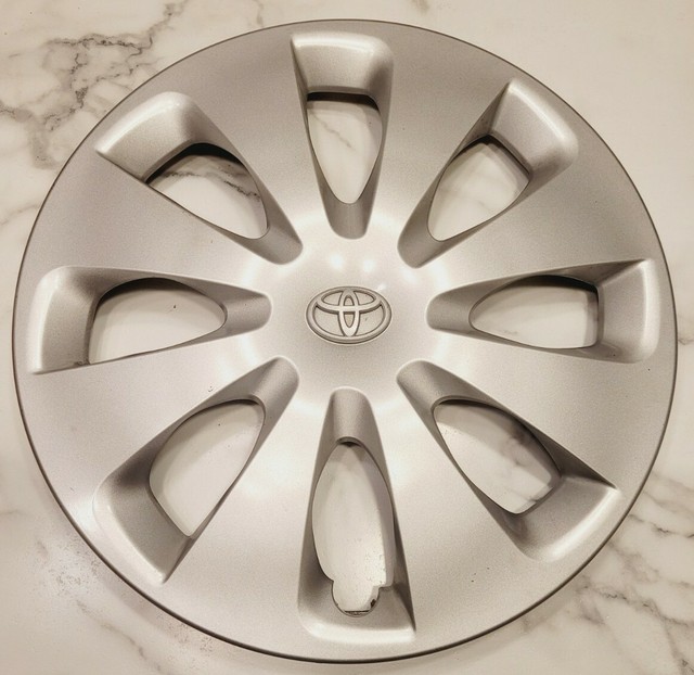 One Factory Original 2012 to 2014 Toyota Prius 15 Inch Wheel Cover