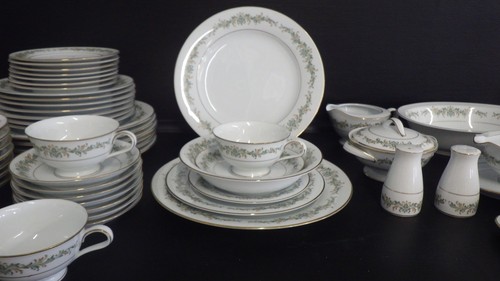 Vintage China Dinnerware Set Barcelona by NORITAKE s/8 4 cups gold trim 1965 53p