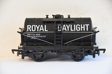 Mainline 37-134 Royal Daylight Paraffin Tank Wagons OO Gauge