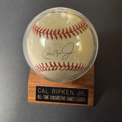 CAL RIPKEN JR AUTOGRAPHED BASEBALL w/ DISPLAY CASE