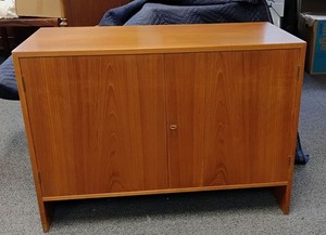 Teak Ry-100 Cabinet by Hans J. Wegner for Ry Møbler, 1960s MCM Illums Bolighus