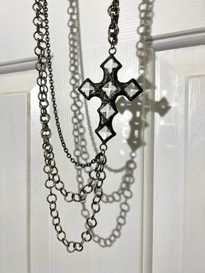 Collar de vidrieras JAMIE DIETRICH Celine cruz lateral multihilo precio de venta sugerido por el fabricante 198 USD