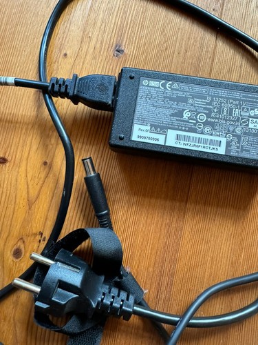 Original HP 65W 19,5V 3,33A AC Adapter Laptop Netzteil mit Stromkabel