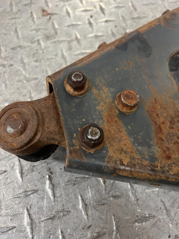 2004 Kubota RTV 900 Right Front Lower A Arm NEEDS BALL JOINT Foto 3 de 4