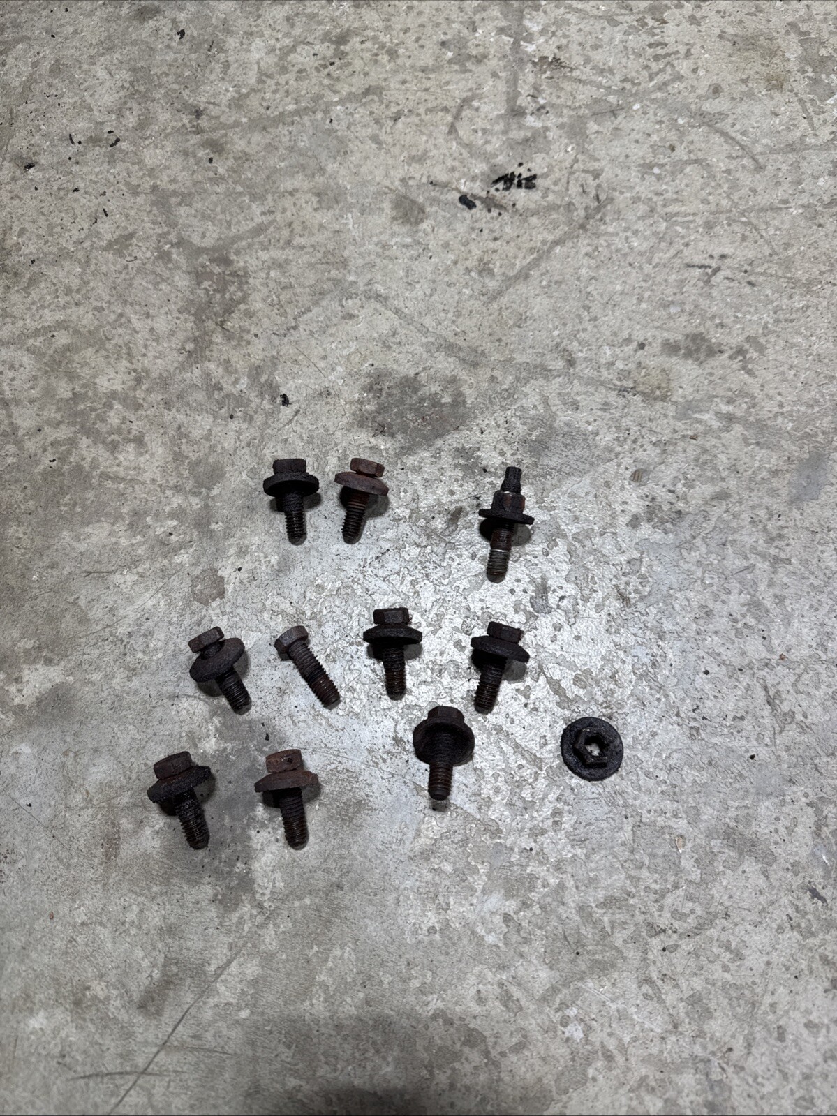 Jeep Cherokee XJ 91-01 OEM Exhaust & Intake Manifold Bolt Kit M00