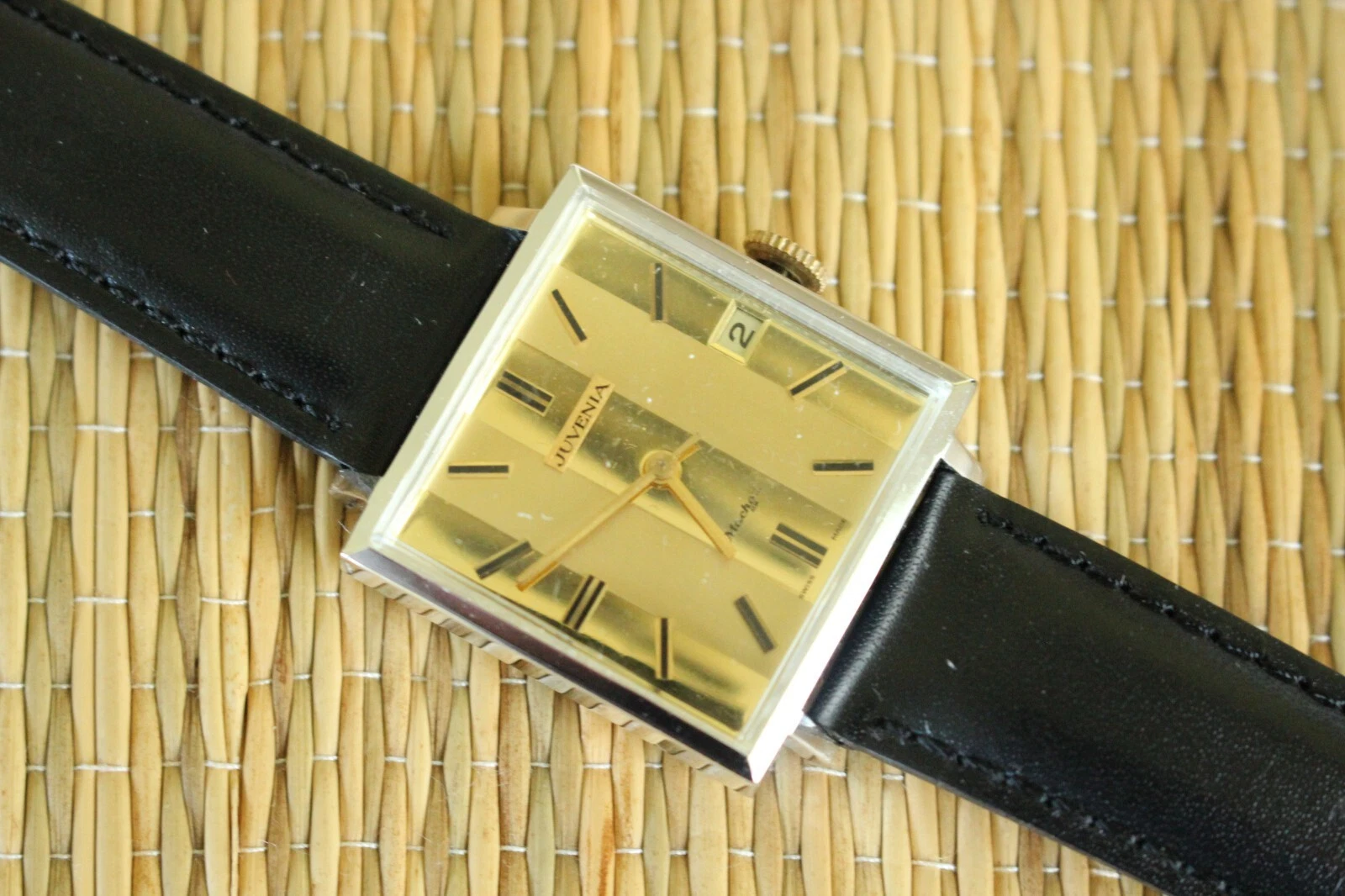 Zenith — #1 VINTAGE JUVENIA GOLD GUILLOCHE DATE DIAL BLACK WAX CALF BAND AUTO WATCH + BOX