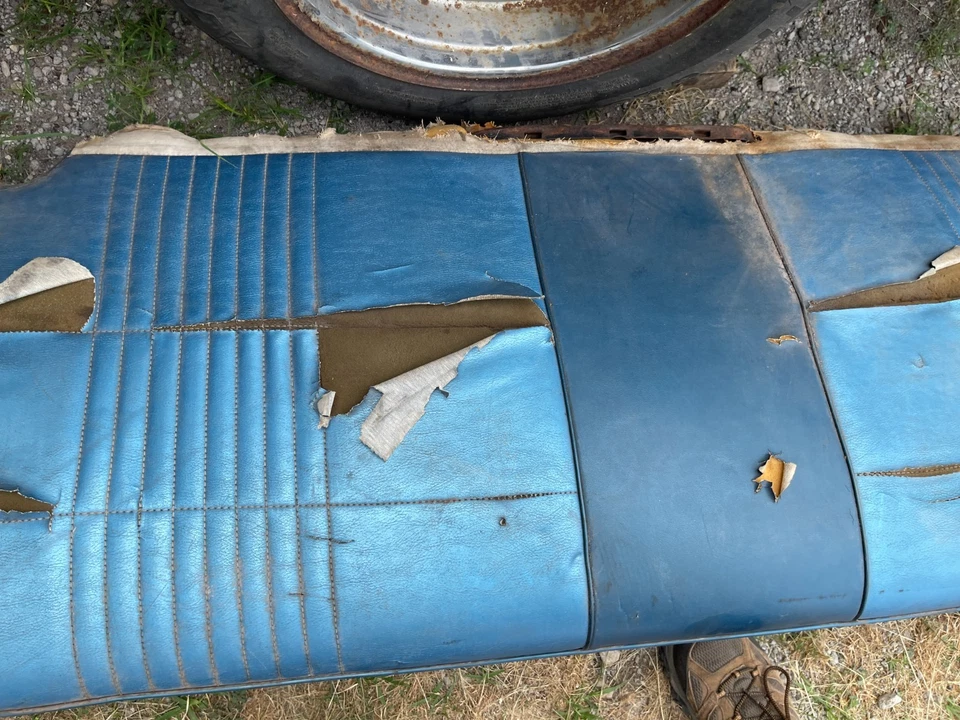 CARGADOR 1968 1969 1970 ASIENTO TRASERO INFERIOR CARROCERÍA B MUY BONITO NÚCLEO PARA RESTAURAR 68-70 Foto 3 de 4