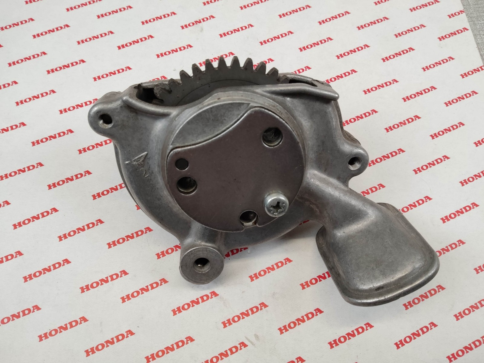 Pompe à huile CB125 T2 HONDA pour remplacer une pièce moteur usée 15100-399-000