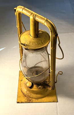 ANTIQUE CITY OF WORCESTER STREET DEPT. DIETZ MONARCH LANTERN W/SQUARE BASE- RARE