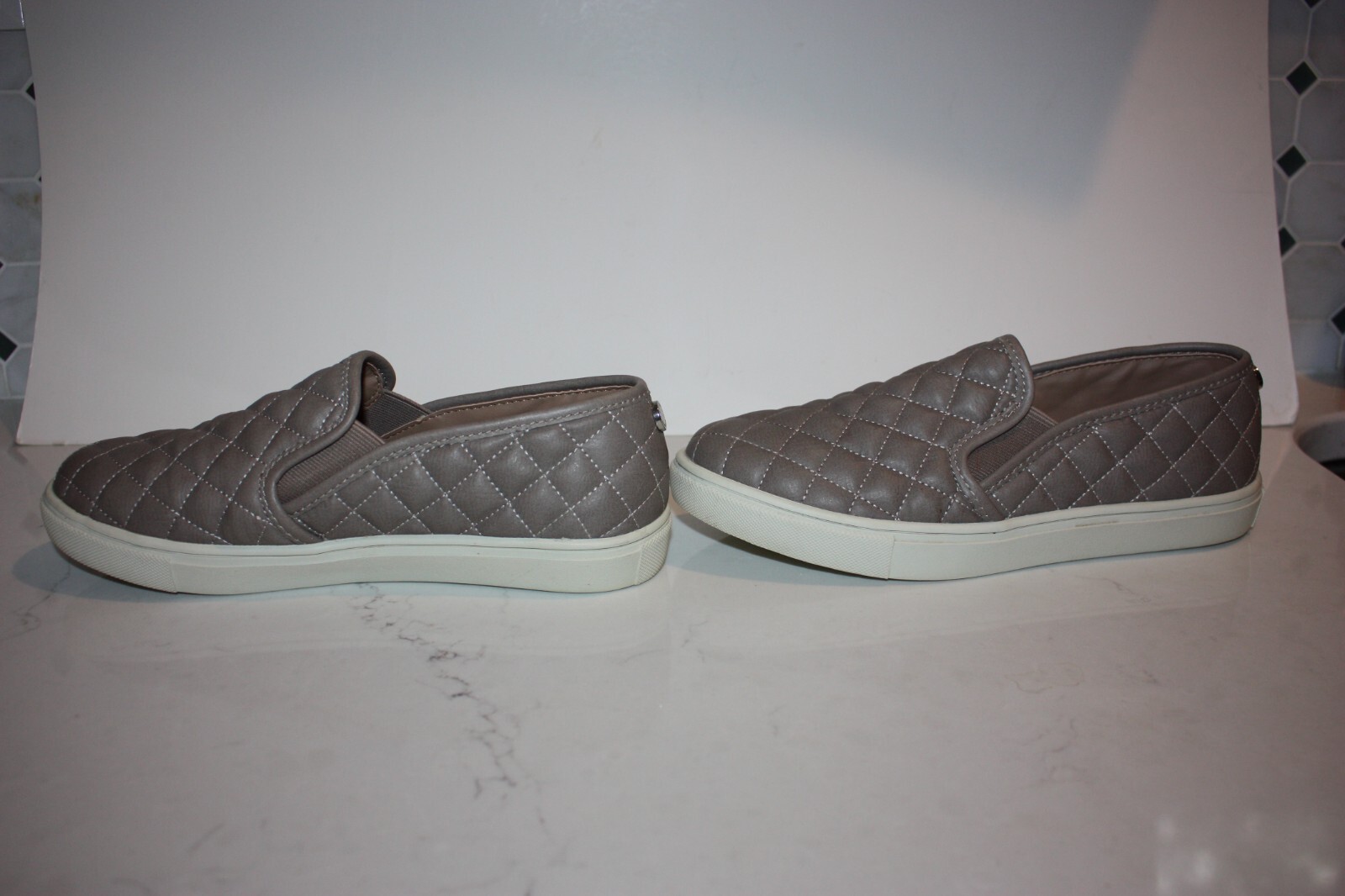 SAOLA Scarpe donna Steve Madden Ecentrcq taglia 7 5 TAUPE trapuntate slip on comode suola thk