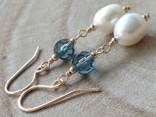 White Baroque FW Pearls & Vtg Blue Faceted Glass 14ct Rolled Gold Earrings - Picture 7 of 14