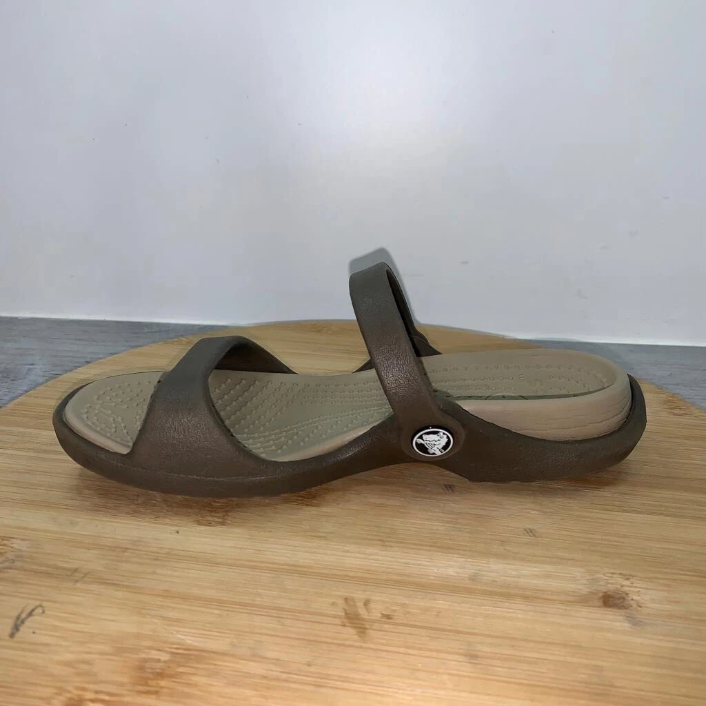 Crocs Sandals Women s Size 5 Cleo Relaxed Fit Strappy Slip On