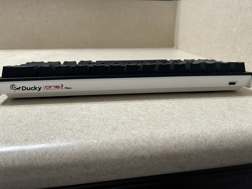 Ducky One 2 Mini RGB 60% Keyboard - Picture 7 of 11