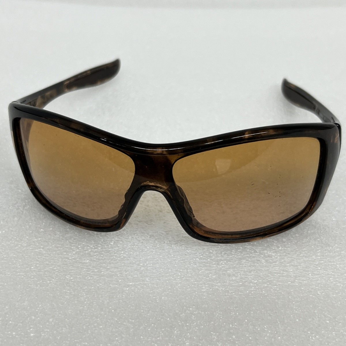 Oakley Forsake Brown Sunglasses with Case Latch™ Prizm Black Lenses, Matte Brown Tortoise Frame  main image 3