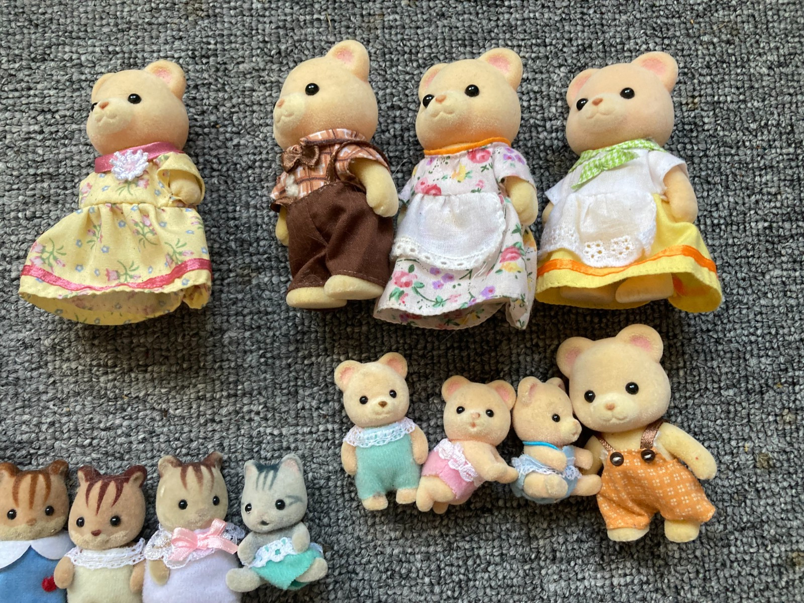 SYLVANIAN FAMILIES LOT PERSONNAGES  PROFIL 0 S'ABSTENIR ! 3