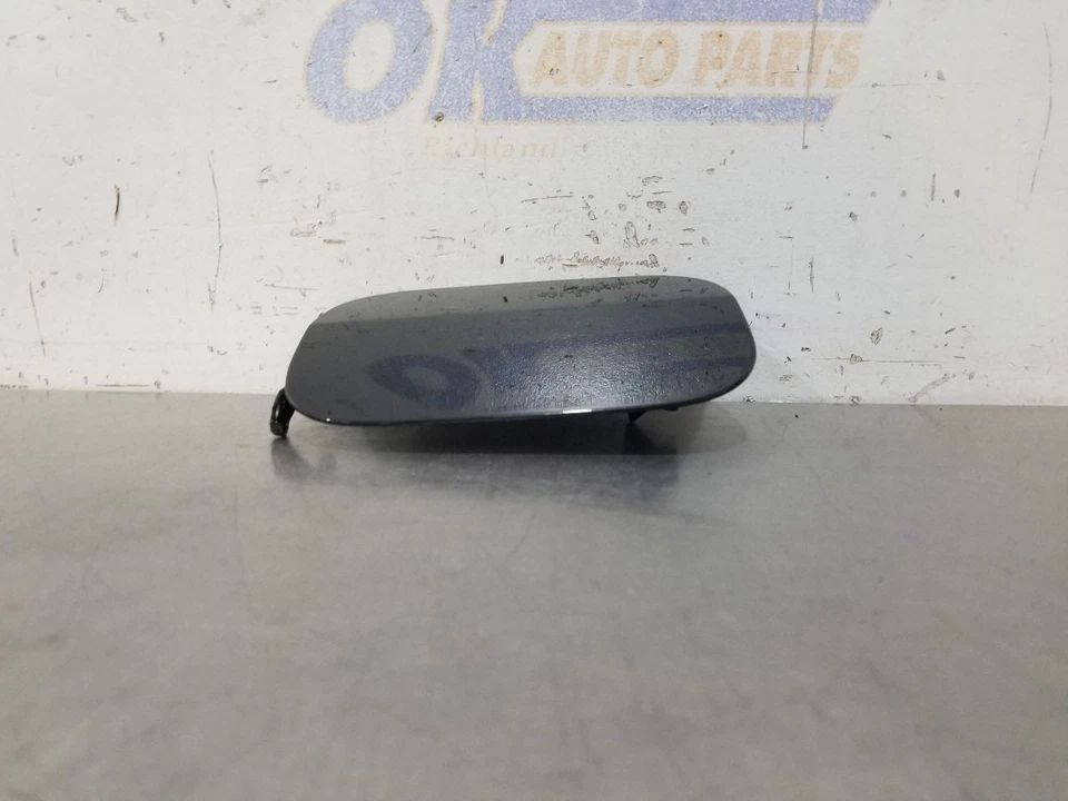 05 2005 LEXUS LS430 FUEL FILLER DOOR BLACK - Image 3 of 4