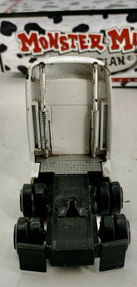 Camión de transporte pesado Hot Wheels Monster Jam Monster Mutt Dalmatian 2008 Foto 4 de 4