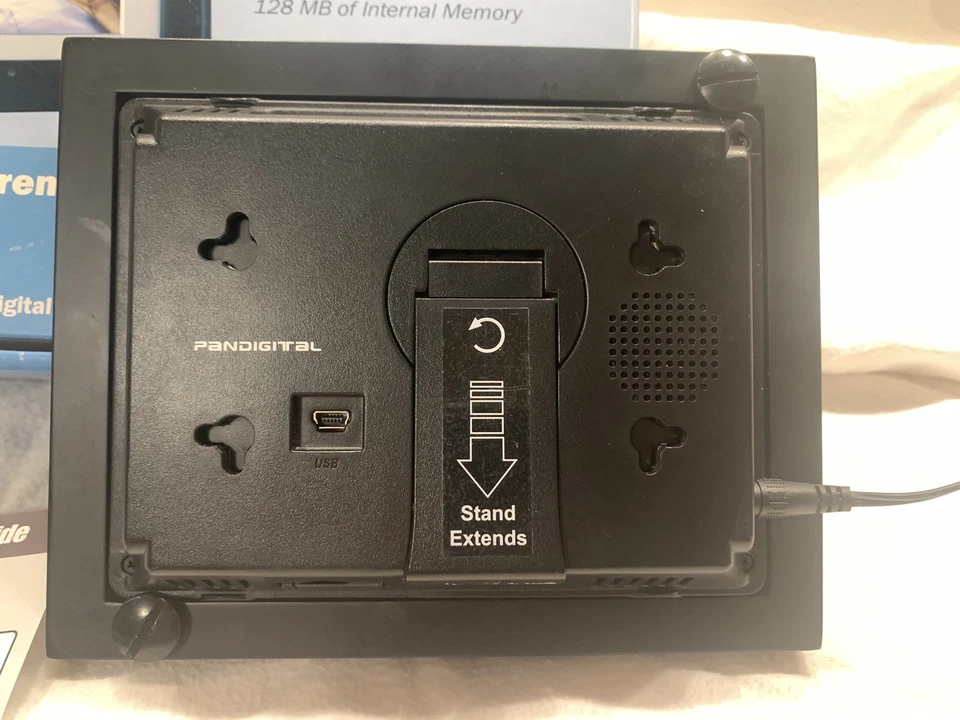 Pandigital Digital Photo Frame - 5.6" Tru Photo  w/ Remote 128MB holds 149 PICS - Image 3 of 4