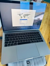 MacBook Pro 2017 13" i5 128GB 8GB RAM Space-Grau mit Hülle
