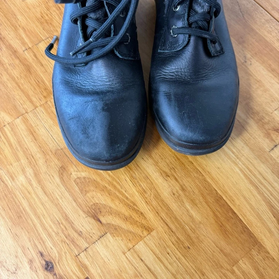 Botas de combate UGG Kesey de cuero negro con cremallera lateral con cordones talla 6,5 Foto 4 de 4