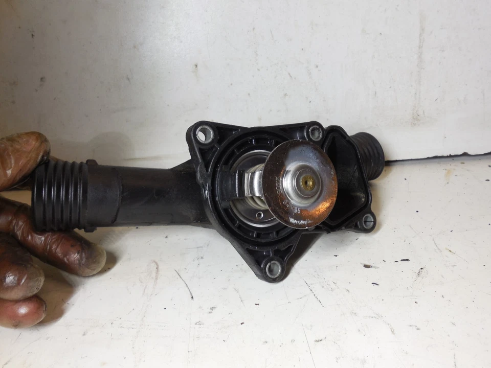 Conjunto de carcasa de termostato para 96-99 BMW 318I 318Ti 318Is Z3 1,9 L L4 DOHC Foto 3 de 4